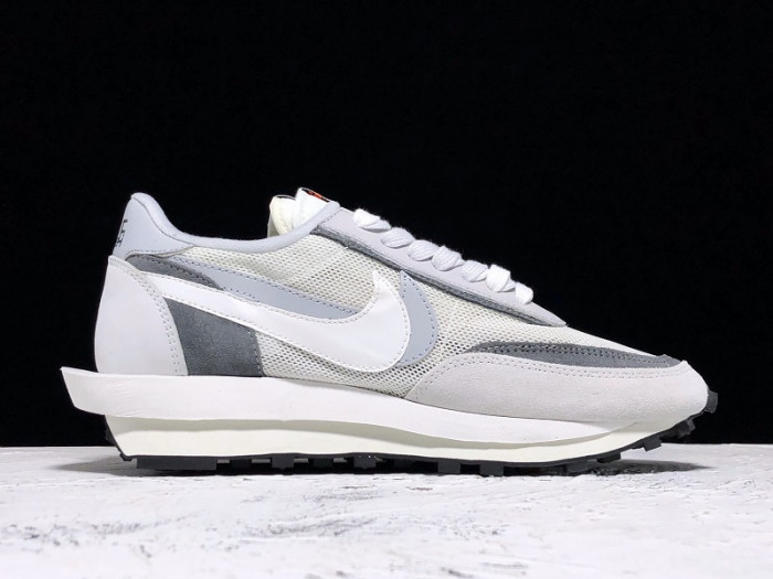 NIKE LD WAFFLE SACAI SUMMIT WHITE BV0073-100