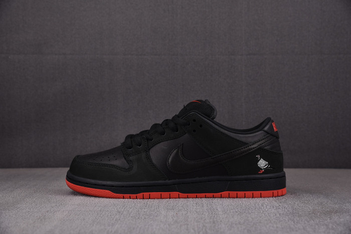 NIKE SB DUNK LOW BLACK PIGEON - 883232-008