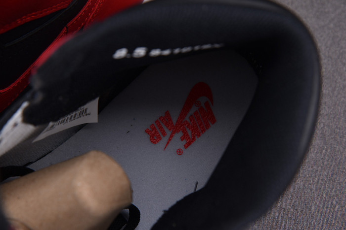 AIR JORDAN 1 RETRO HIGH OG “BANNED” RED MENS 555088-001