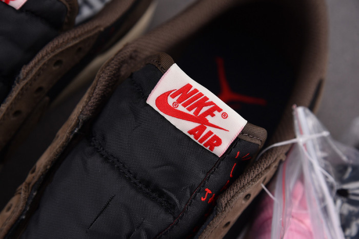 TRAVIS SCOTT AIR JORDAN 1 LOW DARK MOCHA CQ4277-001
