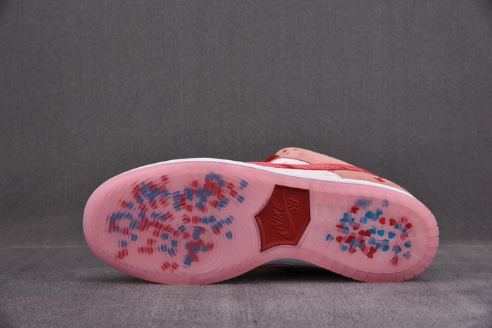 NIKE SB DUNK LOW STRANGELOVE SKATEBOARDS (SPECIAL BOX) - CT2552-800