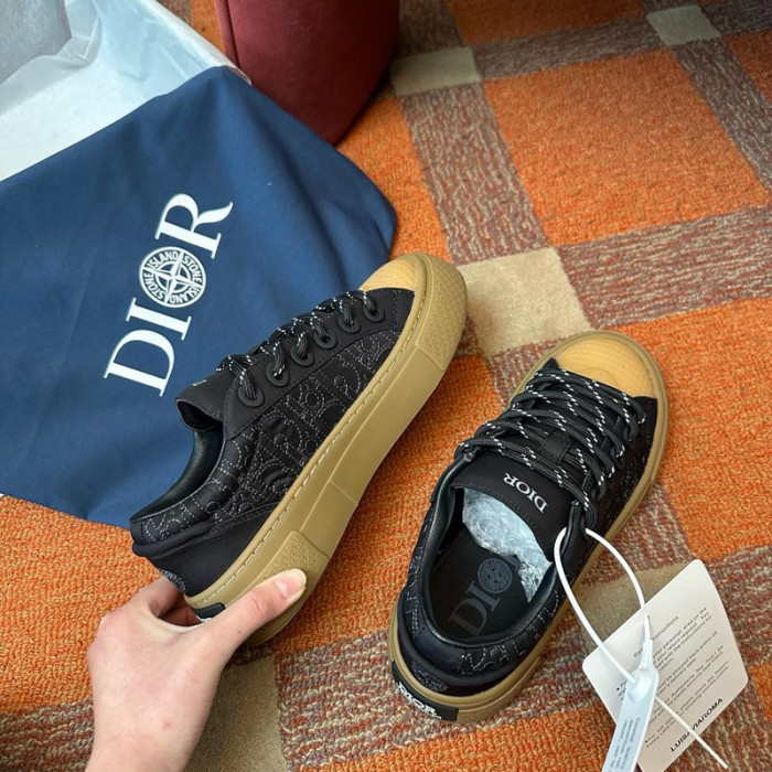 D10R SNEAKER