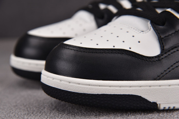 D10R B57 LOW SNEAKER