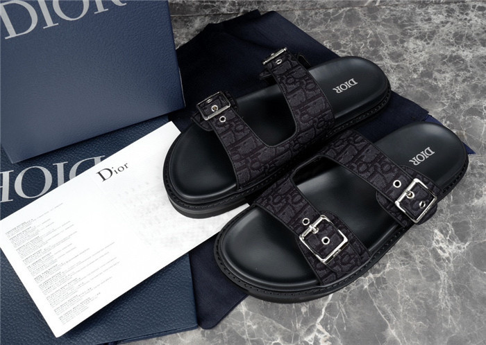 d10r sandal