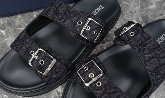 d10r sandal