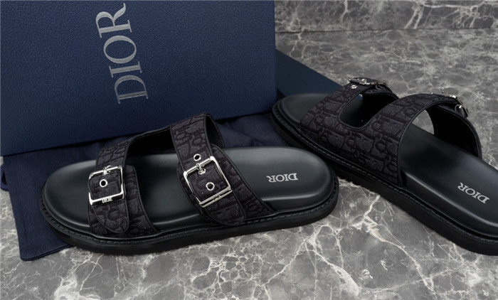 d10r sandal
