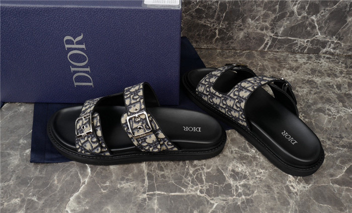 d10r sandal
