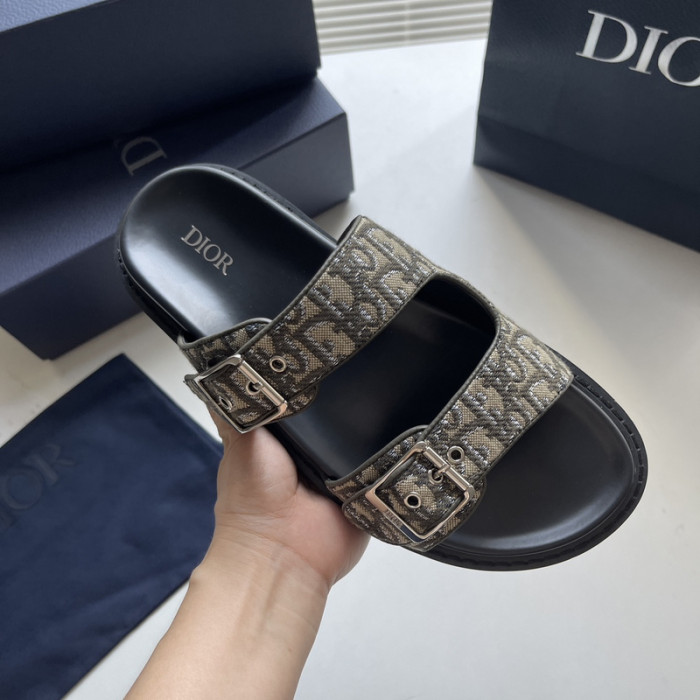 d10r sandal