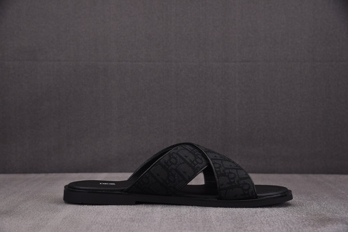 d10r sandal