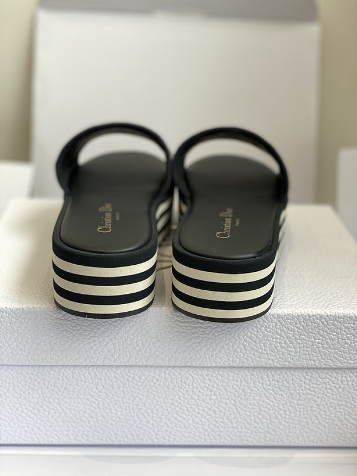d10r sandal