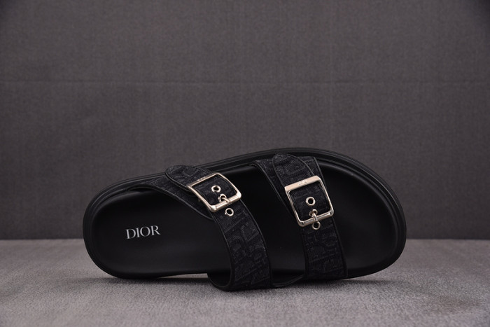 d10r sandal