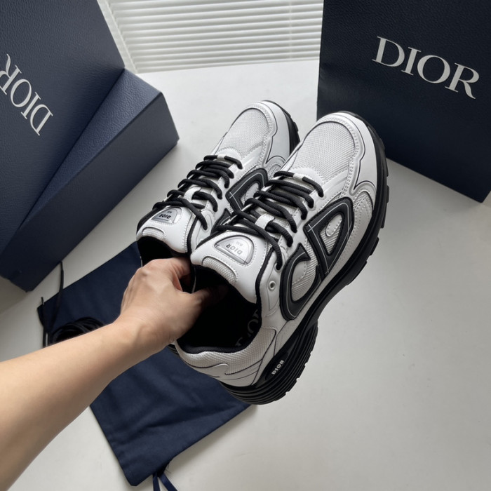 D10R SNEAKER