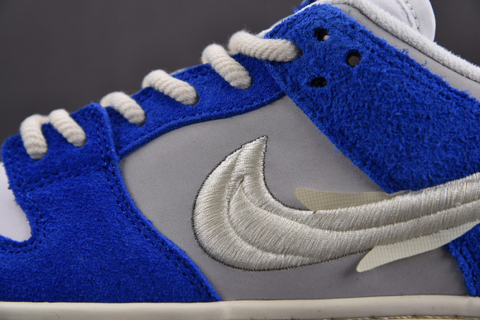 Fly Streetwear x Nike SB Dunk Low DQ5130-400