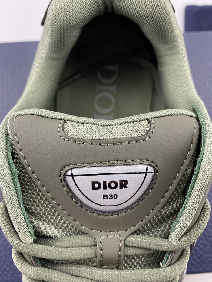 D10R SNEAKER