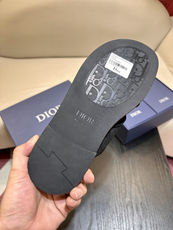 d10r sandal