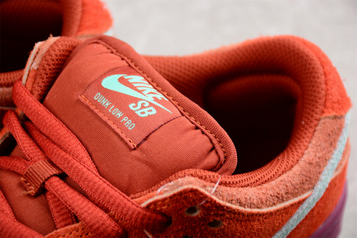 Nike SB Dunk Low “Mystic Red” DV5429-601