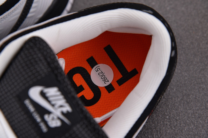 TIGHTBOOTH x NK Dunk SB Low FD2629-100