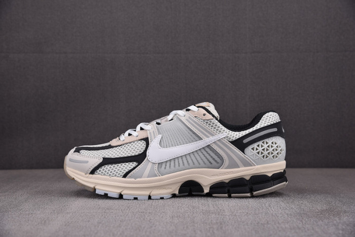 nike vomero 5 S*personic light bone black fn7649-110