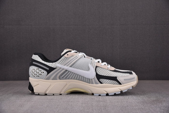 nike vomero 5 S*personic light bone black fn7649-110