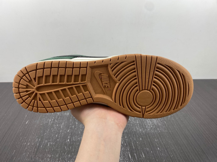Nike Dunk Low WMNS Green Snake FQ8893-397