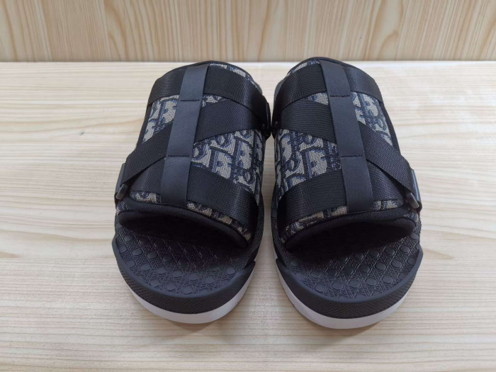 d10r sandal