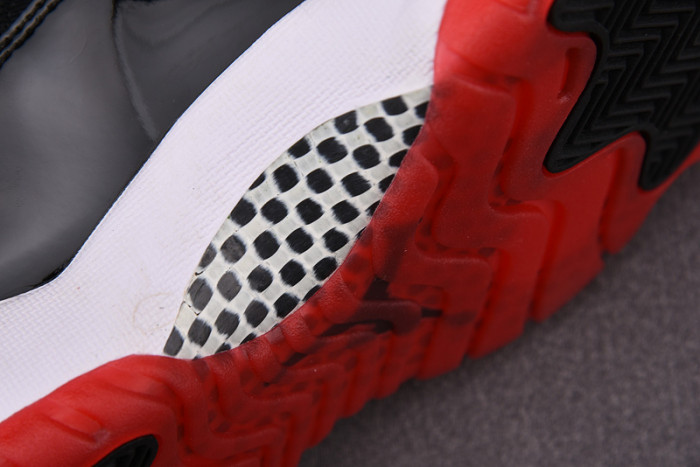 AIR JORDAN 11 Retro Playoffs Bred (2019) 378037-061