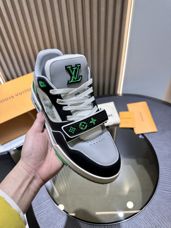 L0VT SNEAKER