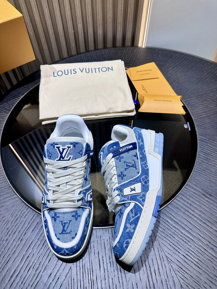 L0VT SNEAKER