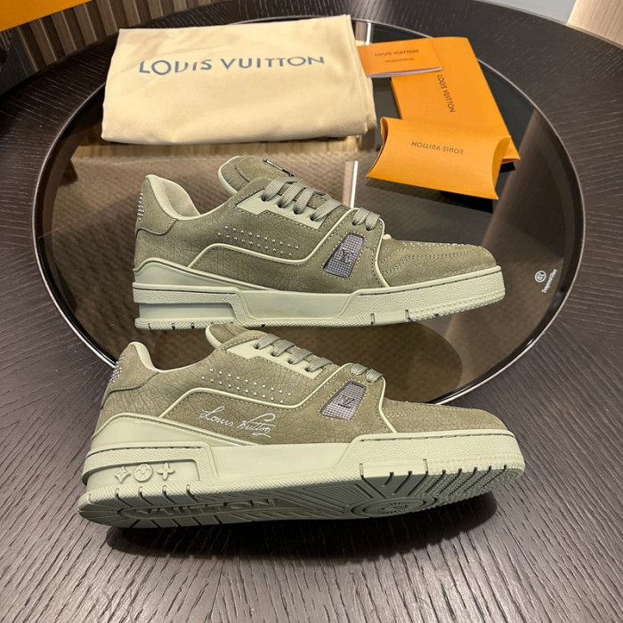 L0VT SNEAKER