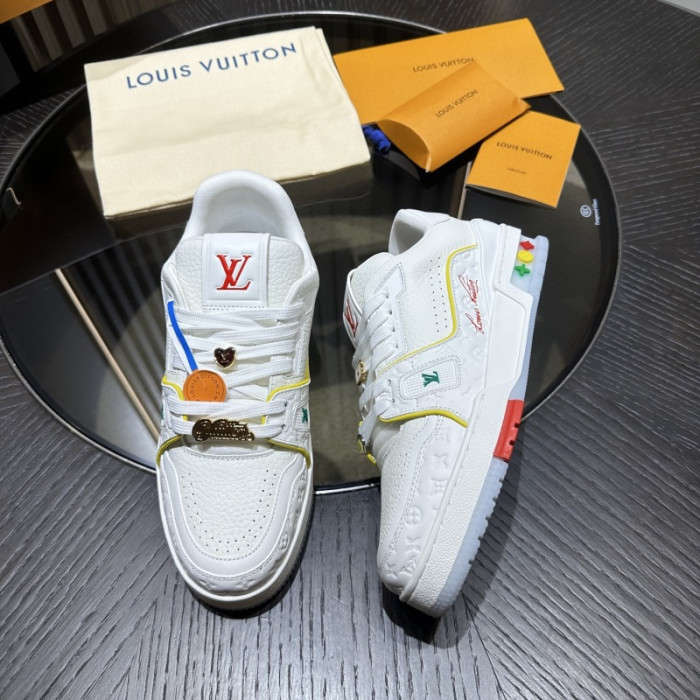 L0VT SNEAKER