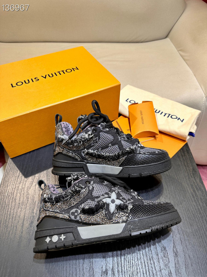 L0VT SNEAKER