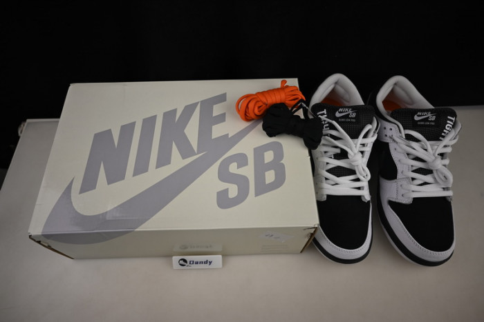TIGHTBOOTH x NK Dunk SB Low FD2629-100