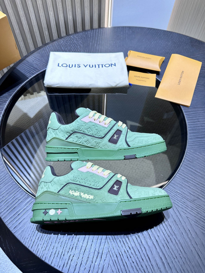 L0VT SNEAKER